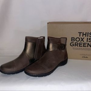 NIB!! Clarks Cora Tropic Ankle Boots Sz 8.5, Taupe Bronze